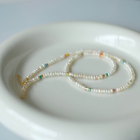 Whispering Colors: Natural Freshwater Pearl Necklace with Miyuki Seed Beads