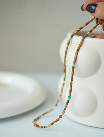 Collar de cuentas de jaspe con imagen de madera terrosa boho con cuentas de piedras preciosas diversas