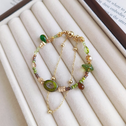 Pulsera de cuentas de dos capas Golden Forest con piedra preciosa de peridoto 