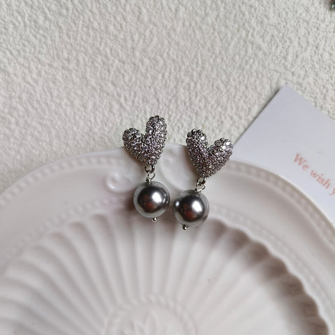 Love in Pearls Stud Earrings: Platinum-Plated Heart with Dark Grey Swarovski Pearl