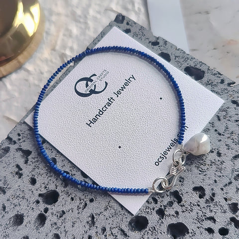 Pulsera de cuentas de lapislázuli Lapis Luminary con adorno de perlas barrocas 