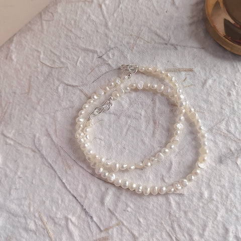 Pearl Luster White Pearl Bracelet with Luminous Silver Closure